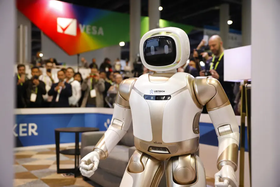 Çinli Robotlar Rehberlik Yapmaya Başlıyor: Fabrikalarda… Çinli Robotlar Rehberlik Yapmaya Başlıyor: Fabrikalarda…