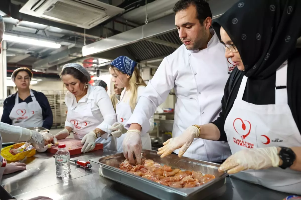 Depremzede Kadınlara ‘İyilikle Pişen Hayatlar’ Atölyesi Depremzede Kadınlara ‘İyilikle Pişen Hayatlar’ Atölyesi