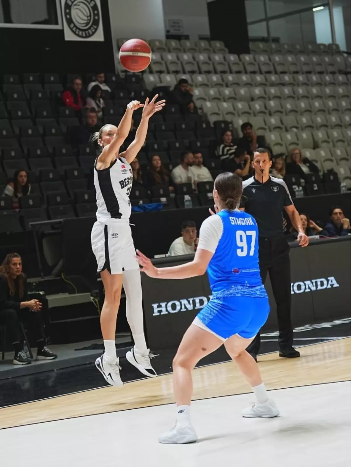 Beşiktaş BOA, Enea Gorzow’u 100-70 ile Geçti Beşiktaş BOA, Enea Gorzow’u 100-70 ile Geçti
