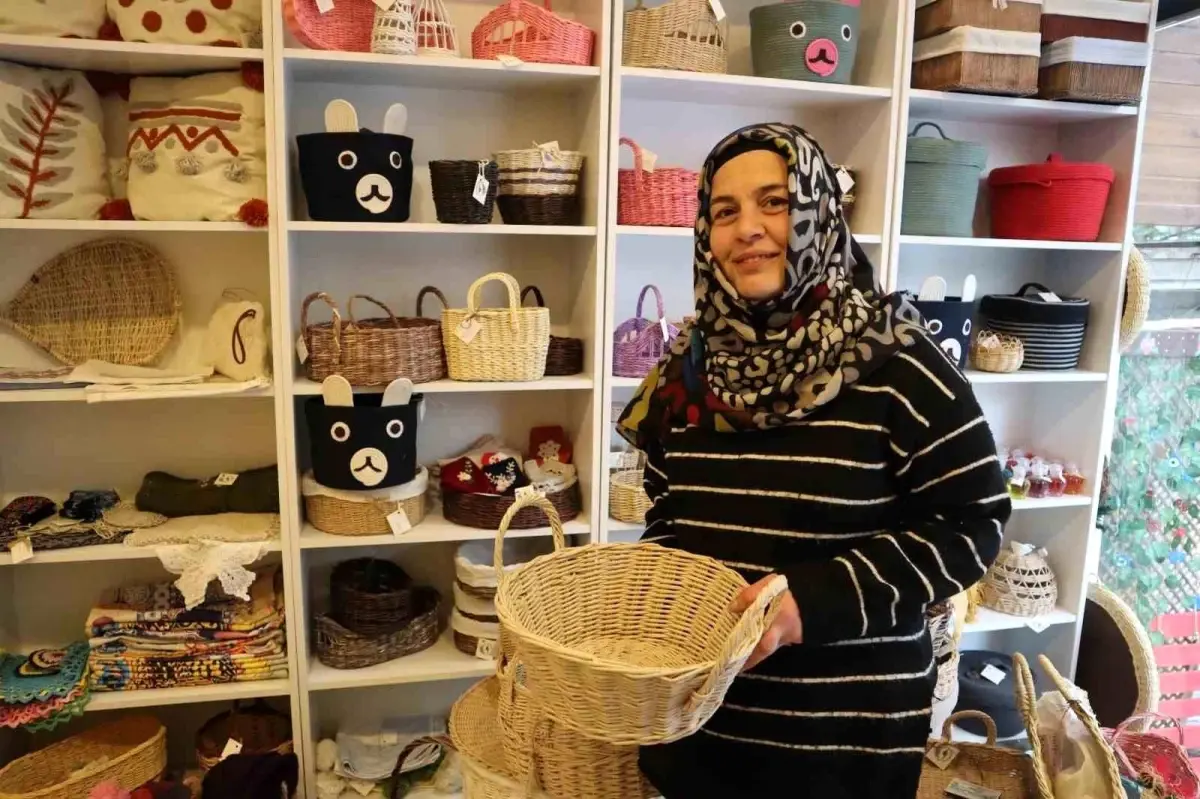 Yalova’da Kadınlar Atık Kağıttan Sepet Üretiyor
