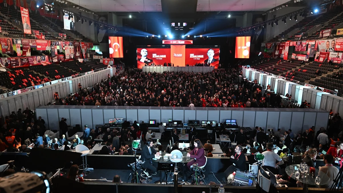 CHP Kurultayı’nda İmamoğlu’na Yakın İsimler Liste Dışı Kaldı CHP Kurultayı’nda İmamoğlu’na Yakın İsimler Liste Dışı Kaldı